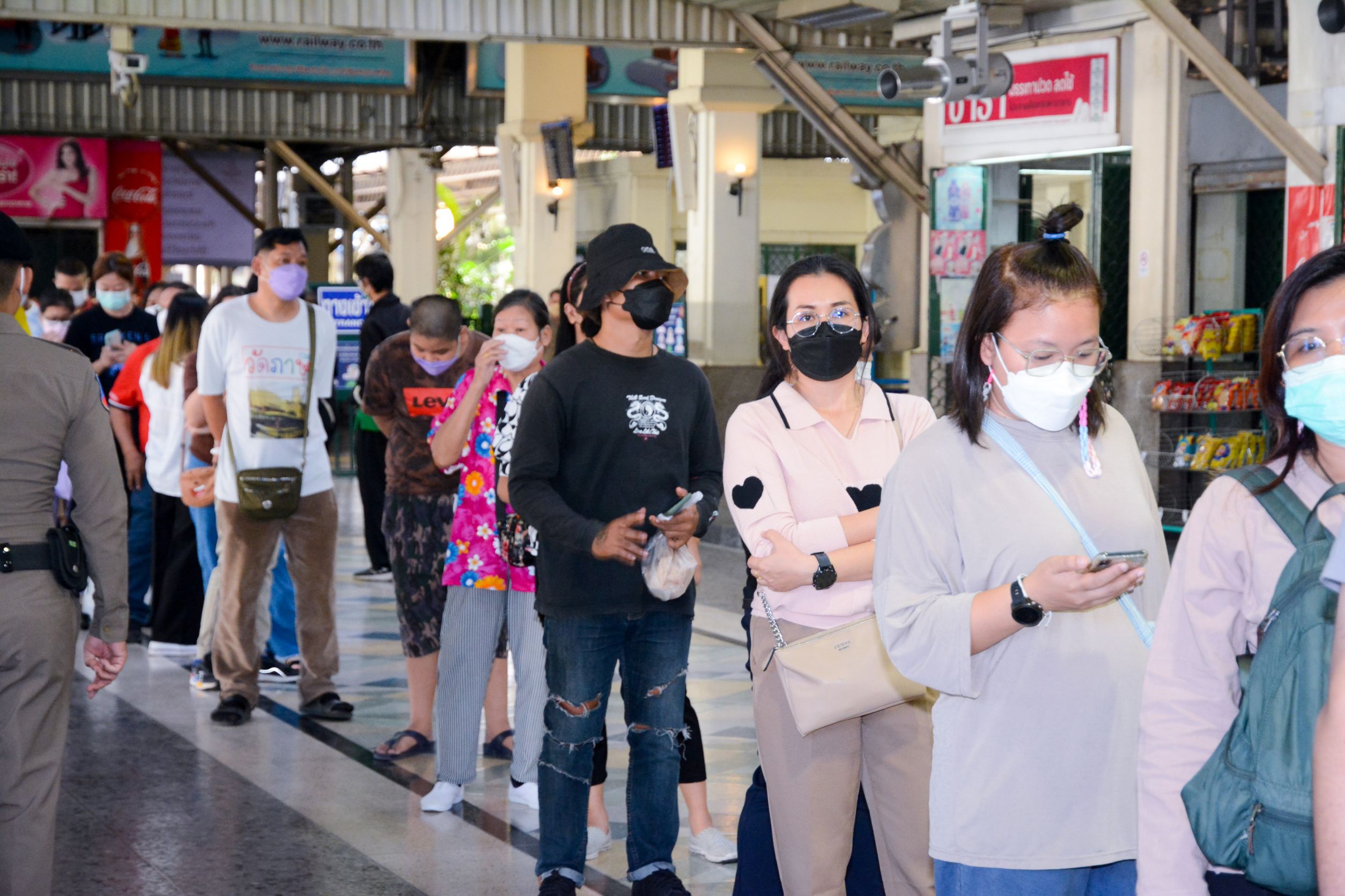 บรรยากาศ ปชช.เริ่มเดินทางกลับบ้านปีใหม่ 2565 (ประมวลภาพ)