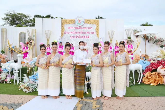 "ธรรมนัส" ร่วมงานประเพณีแห่เทียนพรรษา เนื่องในวันอาสาฬหบูชา  ประจำปี 2565 เทศบาลเมืองพะเยาคึกคัก