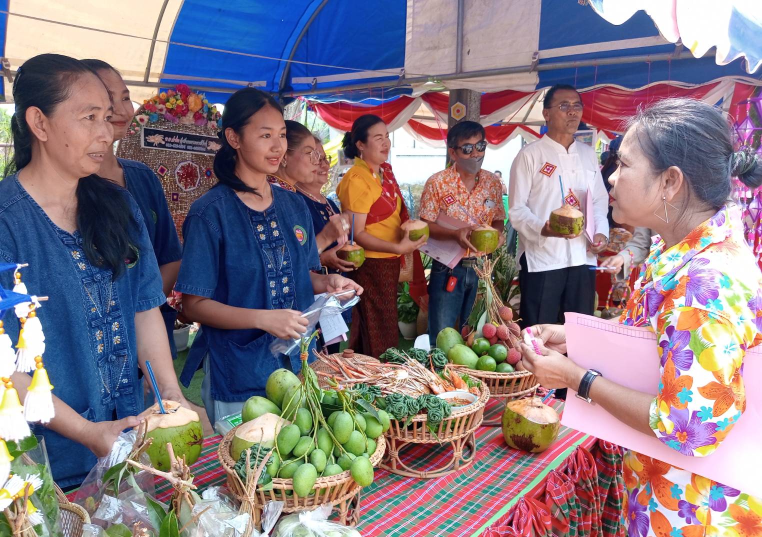 กาฬสินธุ์คึกคักประกวดเมนูกุ้งก้ามกรามบิ๊กไซส์พร้อมเสิร์ฟนักท่องเที่ยวสงกรานต์