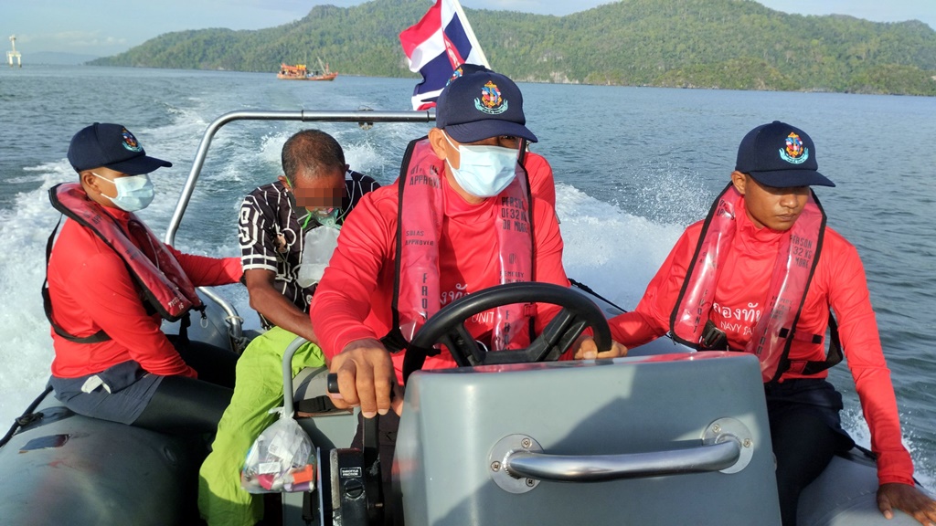 ศรชล.สตูล รุดออกเรือช่วยเหลือลูกเรือประมงป่วยฉุกเฉินกลางทะเล 