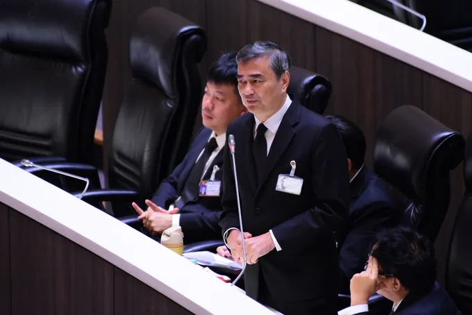‘อภิสิทธิ์’ ซัดกู้ 4 แสนล้านไม่ตอบโจทย์การลงทุนศักยภาพประเทศ  แนะรื้อระบบรับขรก.ใหม่  จี้ซ่อมคลอง ร.1 ก่อนหาดใหญ่วิกฤตซ้ำ