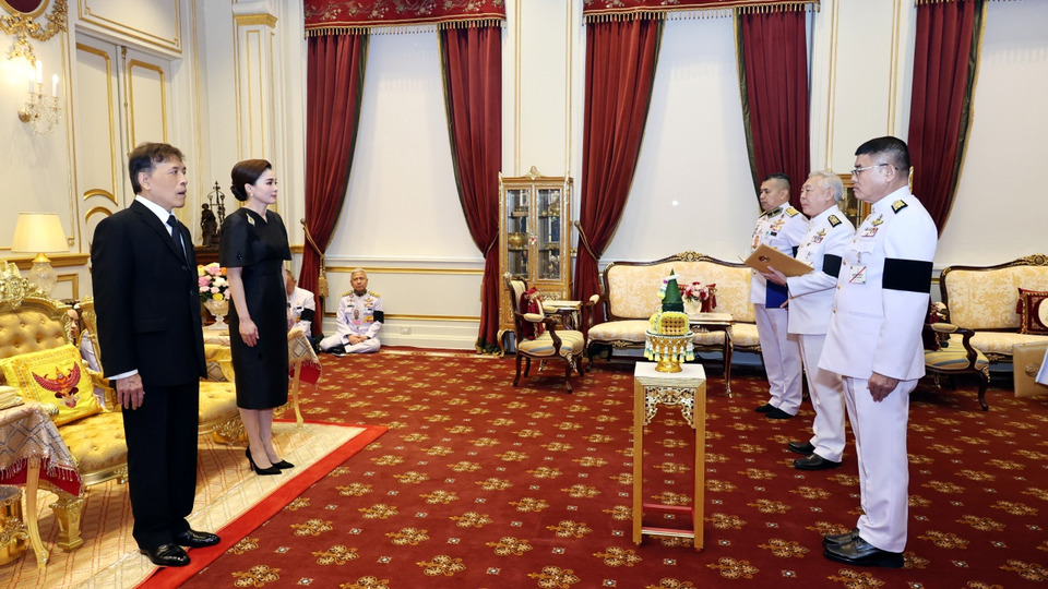 ในหลวง-พระราชินี พระราชทานพระบรมราชวโรกาส ให้ประธานศาลรัฐธรรมนูญ นำตุลาการฯ ถวายสัตย์ปฏิญาณ
