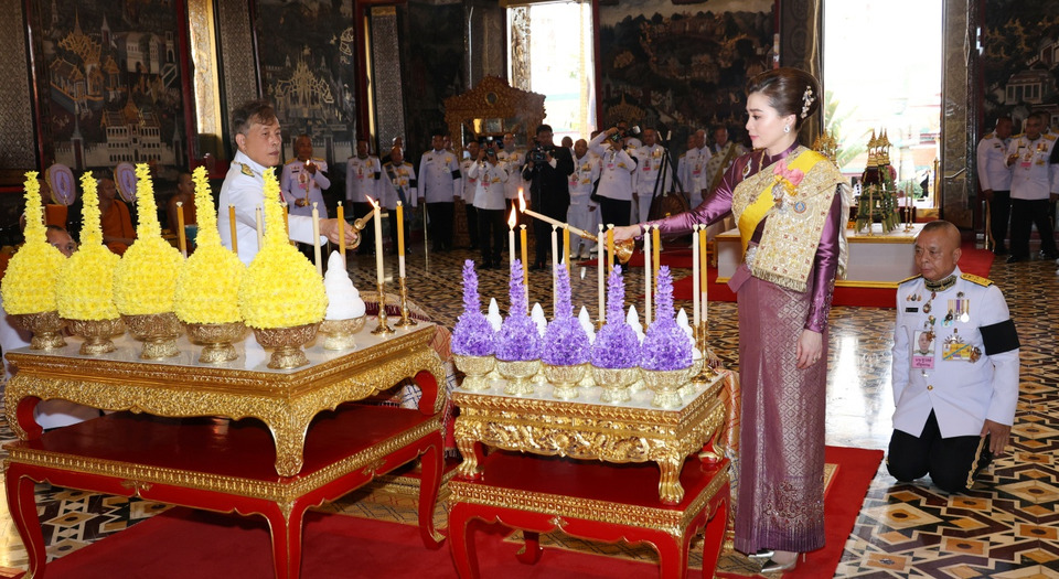 “ในหลวง-พระราชินี” ทรงเสด็จฯ พระราชพิธี มหามงคลเฉลิมพระชนมพรรษา 4 รอบ สมเด็จพระนางเจ้า ฯ พระบรมราชินี