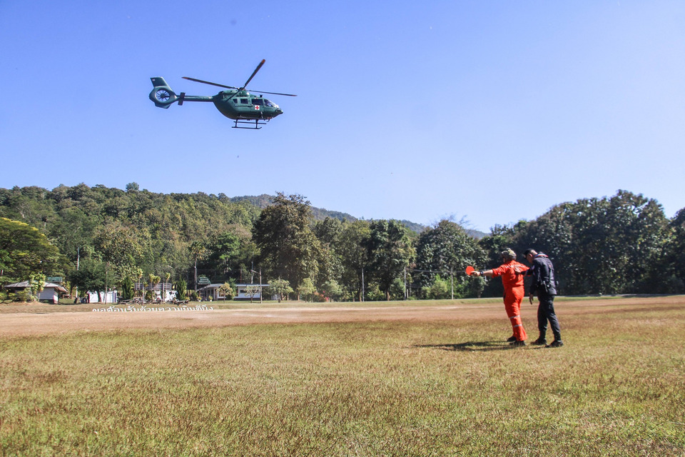 นาทีชีวิต! Sky Doctor บินด่วนช่วยชาย 52 รถตกเหวแม่สะเรียง ส่งต่อรักษาเชียงใหม่