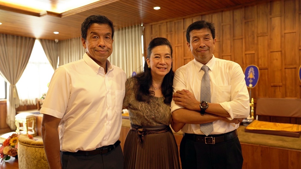 "ชัชชาติ" ทำบุญวันเกิด 56 ปี พร้อมหน้า "พี่ชาย-พี่สาว" เผยอยากเห็นคนกรุงเทพฯเป็นหนึ่งเดียว 