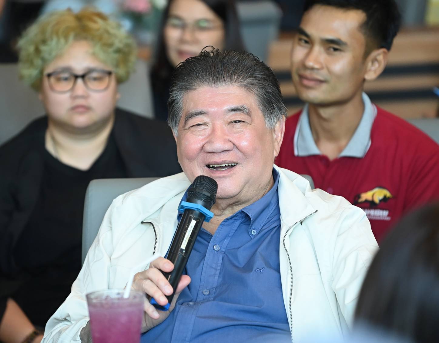 "ภูมิธรรม"ลุยสุรินทร์พบผู้ประกอบการรุ่นใหม่ดันของดี  GI เนื้อโค"สุรินทร์กูว์"ชอฟเพาเวอร์ผ้าไหมแก้ปัญหาการติดขัดทางการค้า