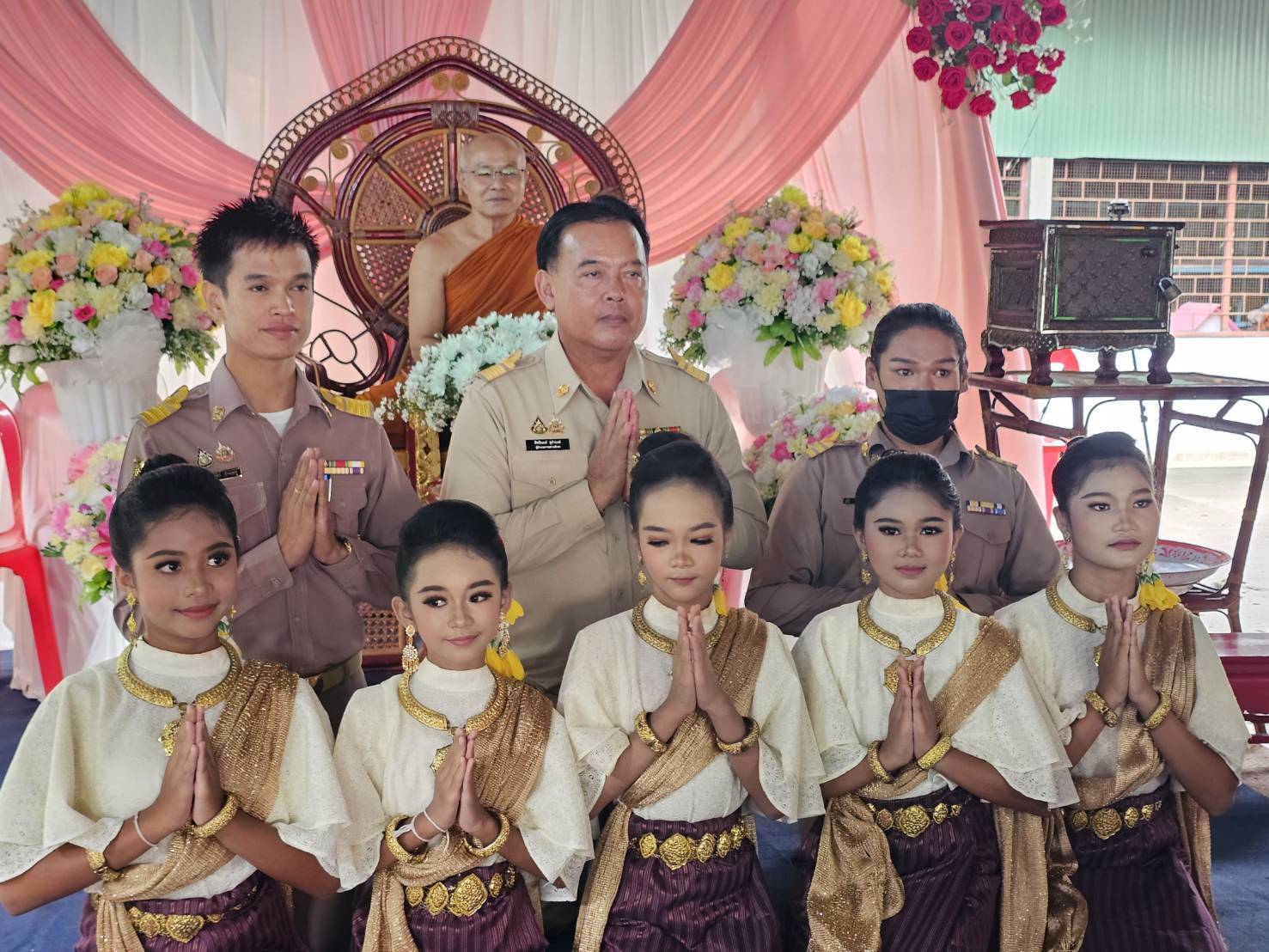 คณะศิษยานุศิษย์ร่วมใจจัดงานแสดงมุทิตาสักการะ ถวายแด่พระครูชัยสิทธิการโกศล 