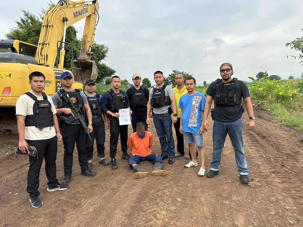 คอมมานโดรวบหนุ่มขับรถเกี่ยวข้าวฆ่าเพื่อนร่วมงานหลบหนีนาน 18 ปี 