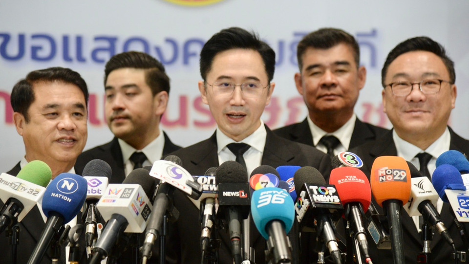 "ยศชนันท์-จุลพันธ์" นำ สส.เพื่อไทยรายงานตัว ยันยังไม่สรุปโควตา รมต.-รอง ปธ.สภา