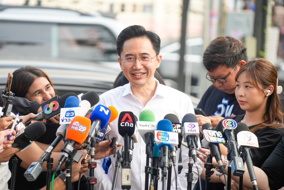 ”ยศชนัน“ เข้าคูหาใช้สิทธิ์เลือกตั้ง-ประชามติ ยันขั้นตอนสะดวกไม่สับสน  ชวนคนไทยออกมาใช้สิทธิ์ 