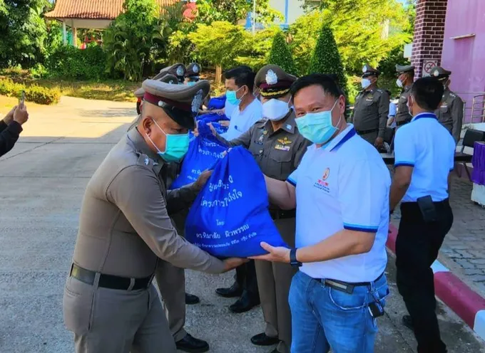 “มูลนิธิพระราหู'มอบทุนการศึกษา-มอบถุงยังชีพให้กับบุตรข้าราชการ ตร.