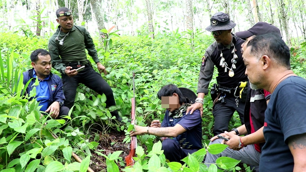 ชาวบ้านสุดทน!! แจ้งจับต่างด้าวเช่าห้องแถวมั่วสุมยาบ้า ทั้งเสพ-ทั้งค้า