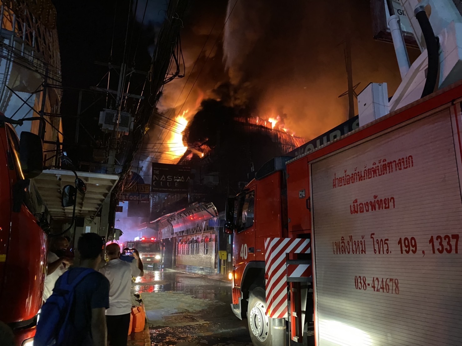 เพลิงไหม้ร้านดังวอคกิ้งสตรีท พัทยาใต้ เจ้าหน้าที่เร่งดับเพลิง