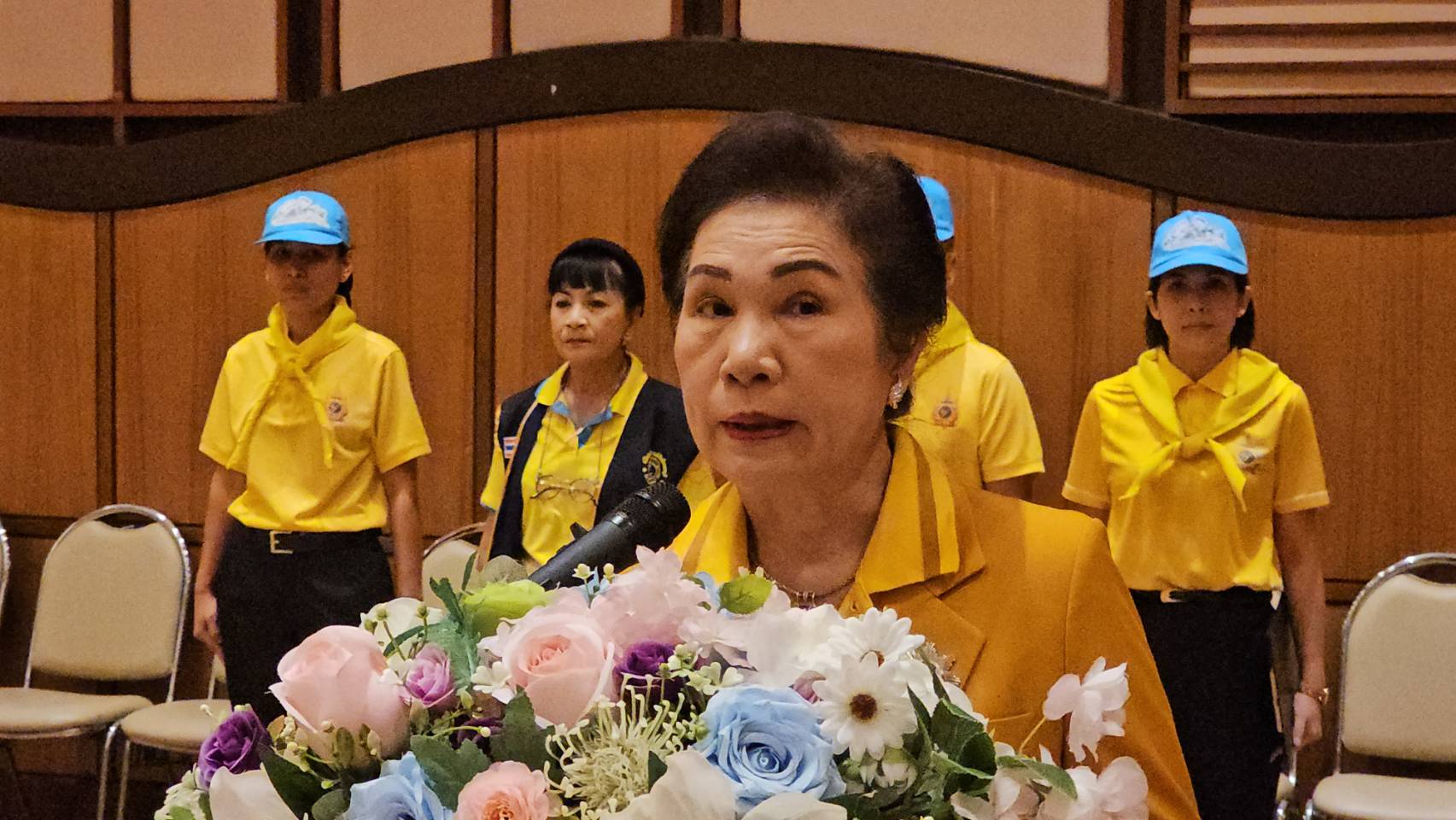 สโมสรไลออนส์ ร่วม รพ.จักษุบ้านแพ้ว ผ่าตัดต้อกระจกเปลี่ยนเลนส์ตา 165 คน ถวายเป็นพระราชกุศลฯ