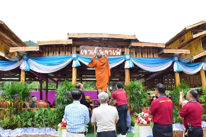 เรือนจำอำเภอทองผาภูมิ กาญจนบุรี ไอเดียเก๋ เปิดศูนย์ฝึกวิชาชีพให้ผู้ต้องขัง “เขาเย็น คาเฟ่”