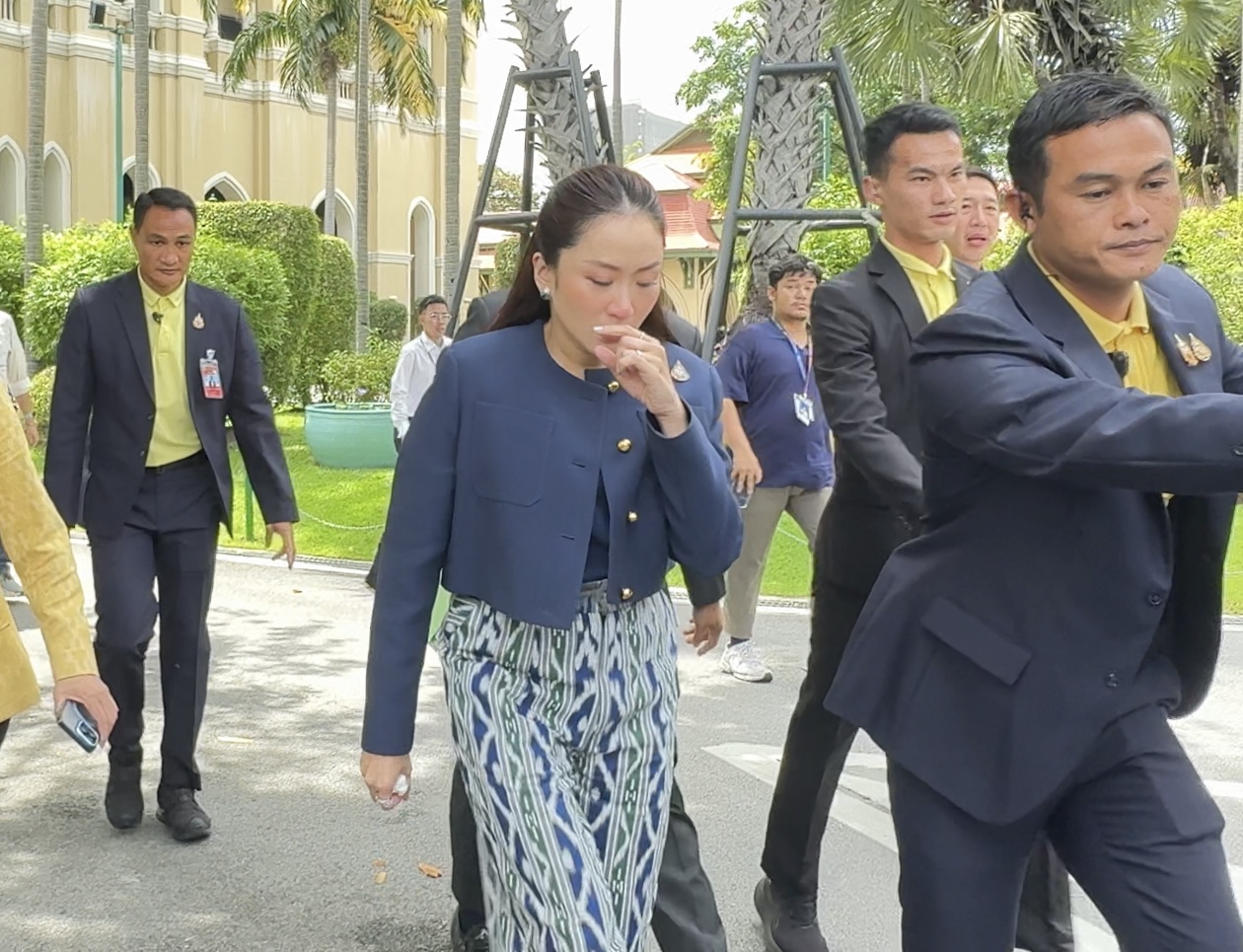 นายกฯ เผย ในฐานะแม่ขอแสดงความเสียใจครอบครัวผู้บาดเจ็บและเสียชีวิต เหตุรถบัส นร.  เผย รบ. ดูแลค่าใช้จ่าย - เยียวยาครอบครัวผู้เสียชีวิต