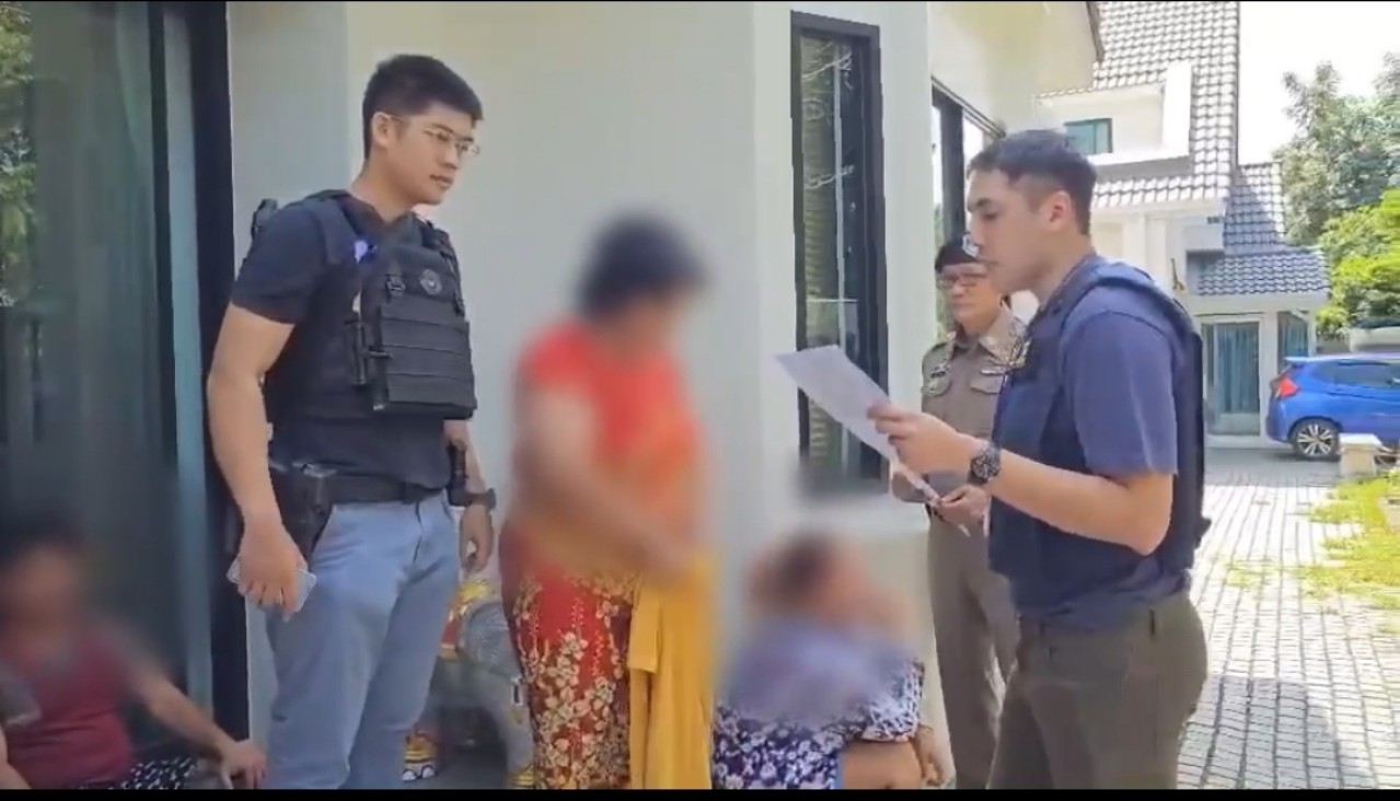 บุกรวบ “แม่เสี่ยโป้” คาบ้านหรูย่าน พุทธมณฑลสาย 2