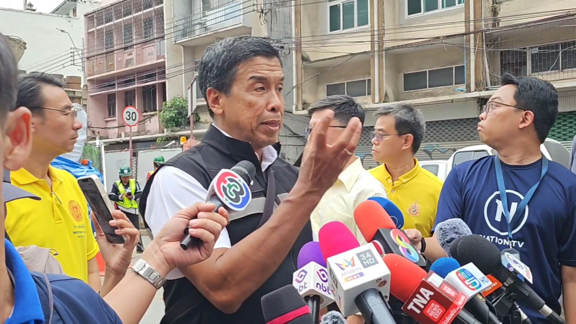 "ผู้ว่าฯชัชชาติ" เผยความคืบหน้ากู้ร่างคนงานตกหลุมเสาเข็ม 19 เมตร รถไฟฟ้าสายสีส้ม