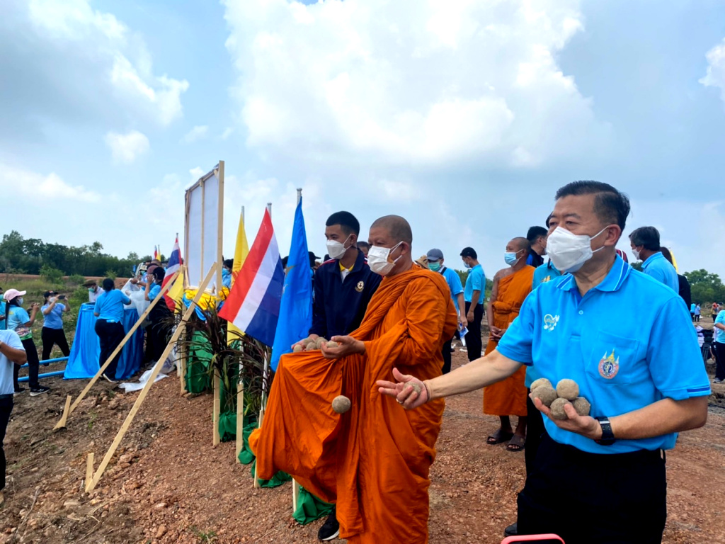 ส.ป.ก.จัดกิจกรรมปลูกป่า-ปล่อยปลา โครงการเฉลิมพระเกียรติฯ จ.นครนายก