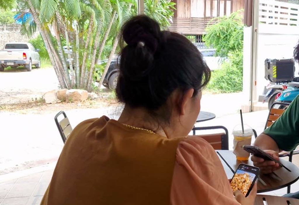 คดียังไม่คืบ! วัยรุ่นกว่า 40 คน บุกปาระเบิดปิงปองกลางดึก ถล่มบ้านสาวใหญ่ 