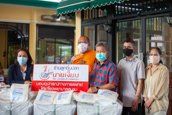 ชุดขาวชาวสุรินทร์ขอสนับสนุนอุปกรณ์ทางการแพทย์  "หลวงพี่น้ำฝน-2นักธุรกิจร้านก๋วยเตี๋ยวนายเงี๊ยบ" ช่วยทันที 