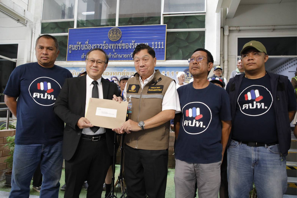 "คปท." บุกทำเนียบฯ จี้ "อนุทิน" สอบลึกถึงผู้บงการ "ตุลย์-นัสเซอร์" ร่วมยื่นหวังสาวถึงกระบวนการทั้งหมด