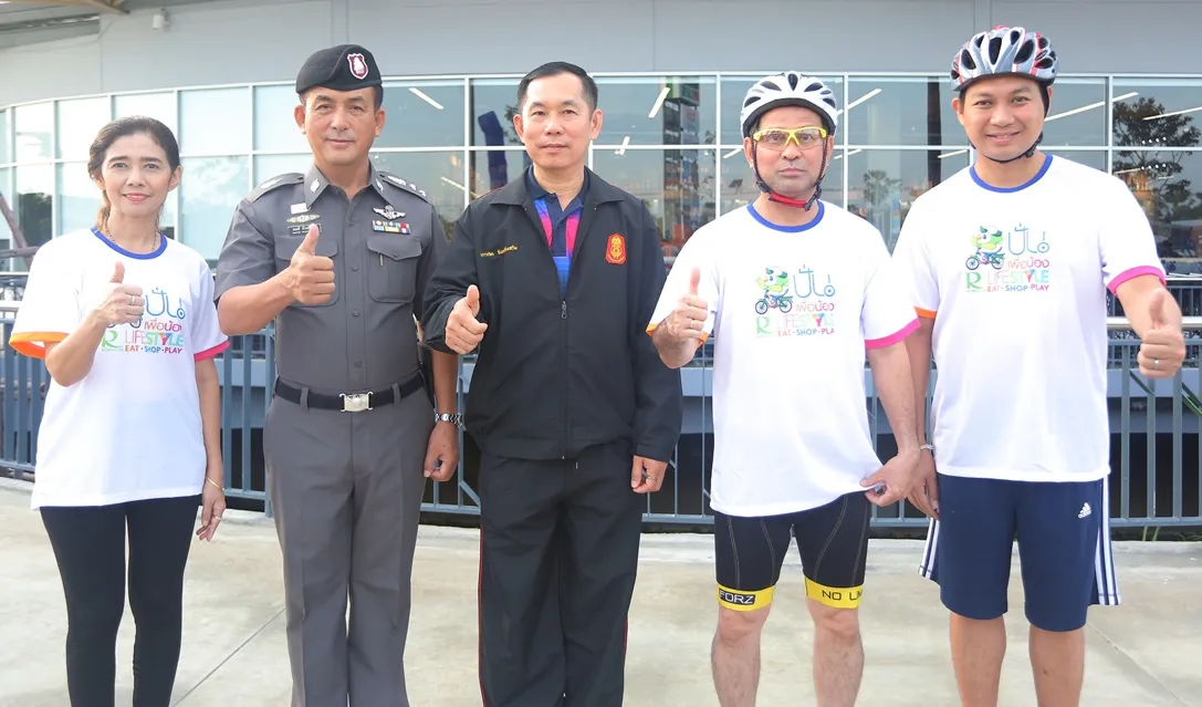 รองผู้ว่าราชการ จ.เพชรบุรี ข้าราชการชั้นผู้ใหญ่ และผู้บริหารโรบินสัน