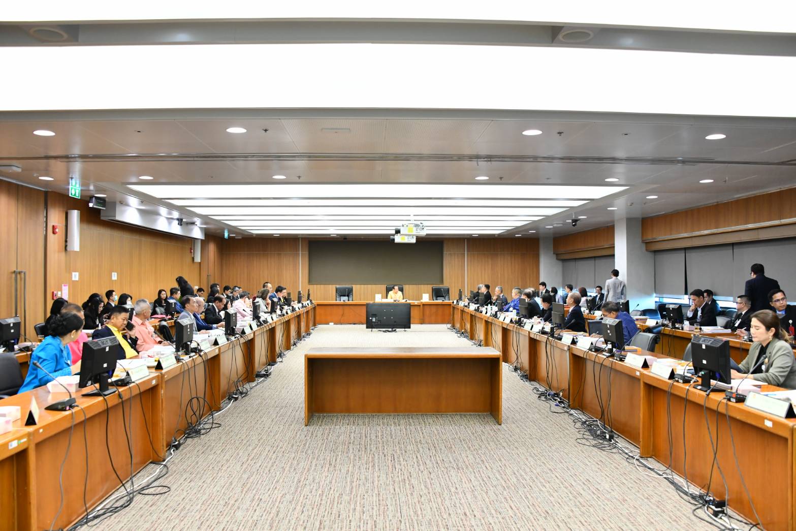 "สายน้ำเงิน" พรึ่บ! มติวิปวุฒิฯ ชง "14 สว." นั่ง กมธ.ร่วมพิจารณา "ร่าง พรบ.ประชามติ" 