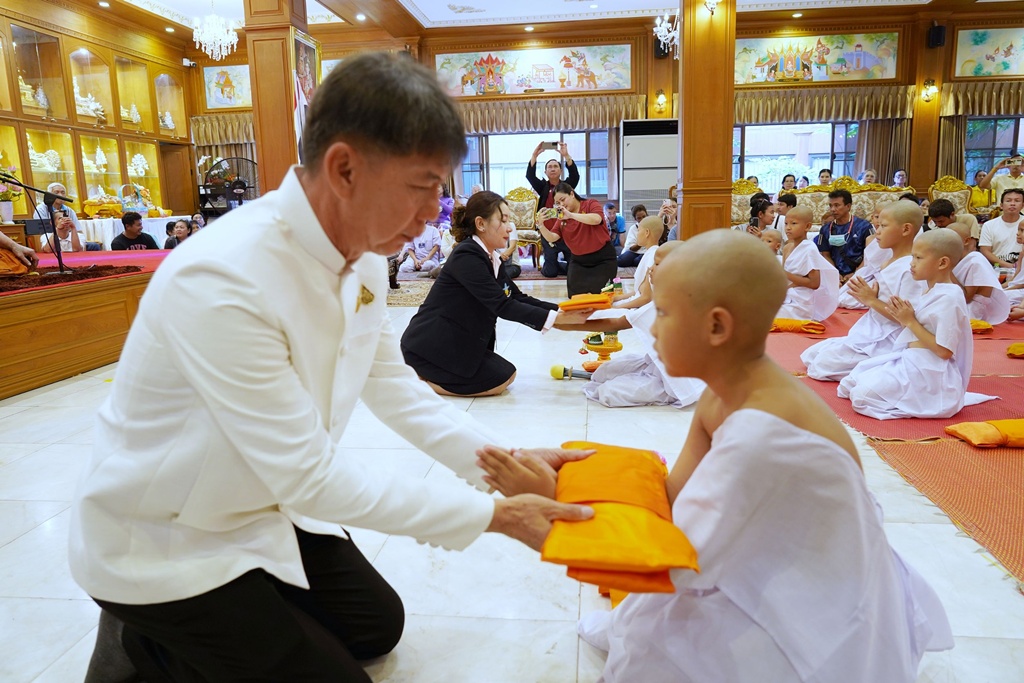 ปทุมธานีจัดพิธีบรรพชาสามเณร 71 รูป เฉลิมพระเกียรติ "กรมสมเด็จพระเทพฯ"