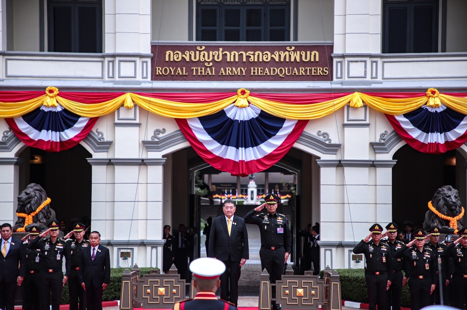 รมว.กลาโหมตรวจเยี่ยม บก.ทบ. มั่นใจ ทบ. คือหน่วยงานหลักด้านความมั่นคงในการพิทักษ์และปกป้องสถาบัน