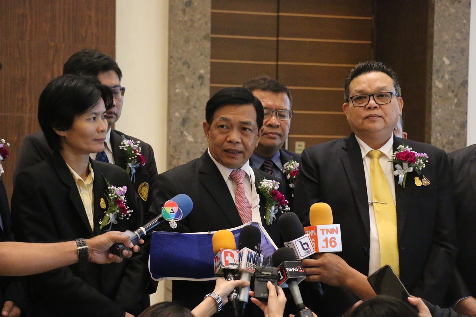 "อลงกรณ์" ขอโทษสังคมไทยให้อภัย "ส.ส.ชัยชนะ" ปราศรัยพลาดพลั้ง