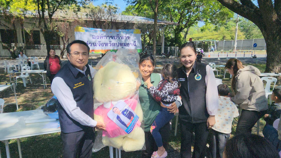 ทีม สจ.คลองหลวง ร่วมกิจกรรมคึกคัก เด็ก–เยาวชนกว่า 10,000 คน แห่ร่วมงาน รับของรางวัลเพียบ