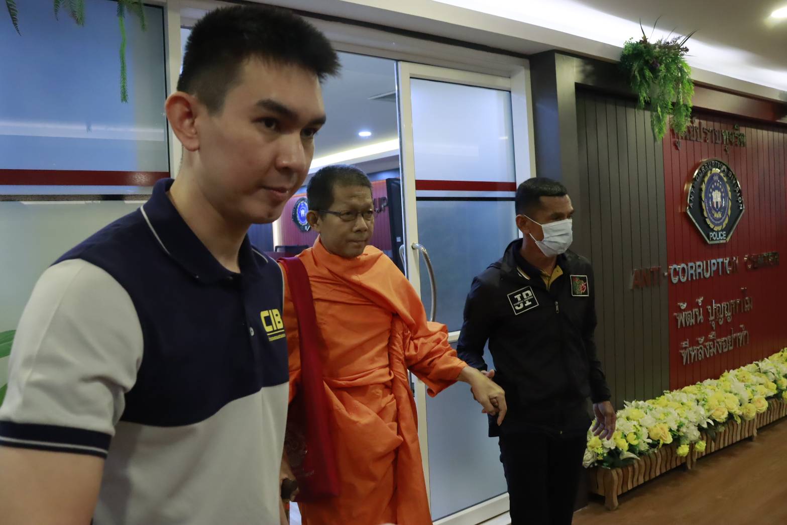 "พระนิทัศน์" หอบหลักฐานลับพบ "บิ๊กเต่า" เผยประวัติ "อดีตเจ้าอาวาสวัดม่วง"