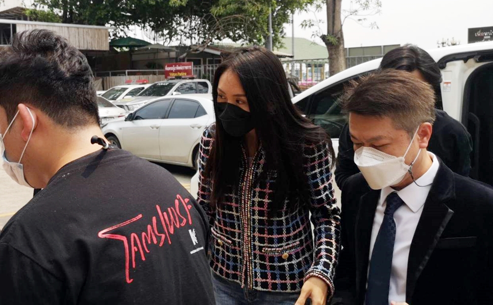 "แซน" รายงานตัวครั้งแรก หลังตกเป็นผู้ต้องหา เผยอยากให้เรื่องจบๆ สักที 