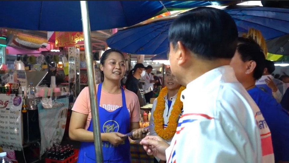 แม่ค้าตลาดเมืองไทยภัทรถามตรง "ทำได้จริงไหม" พีระพันธุ์ย้ำ นโยบายไม่เพ้อ ทำได้ล้านเปอร์เซ็นต์!