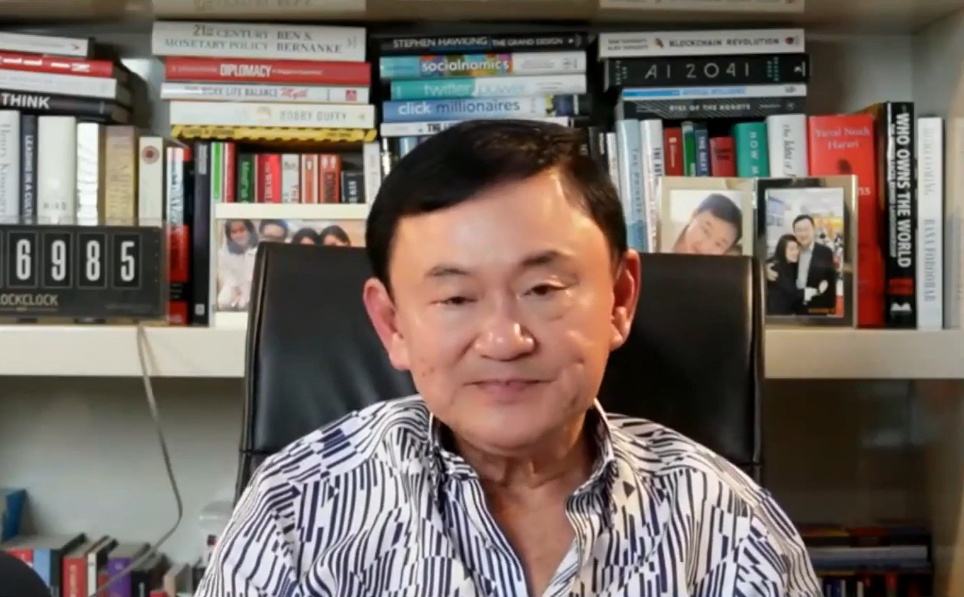 "ทักษิณ" ประกาศ จุดยืนเพื่อไทย - ครอบครัวชินวัตร เคารพรักสถาบัน