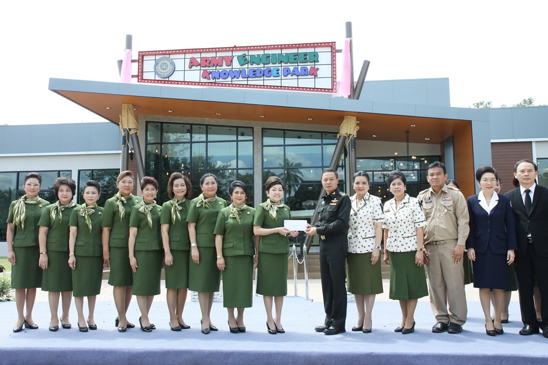 “แม่บ้านทหารบก” จับมือ “ทีเค พาร์ค” ติดอาวุธทางปัญญาในค่ายทหาร 8 แห่ง