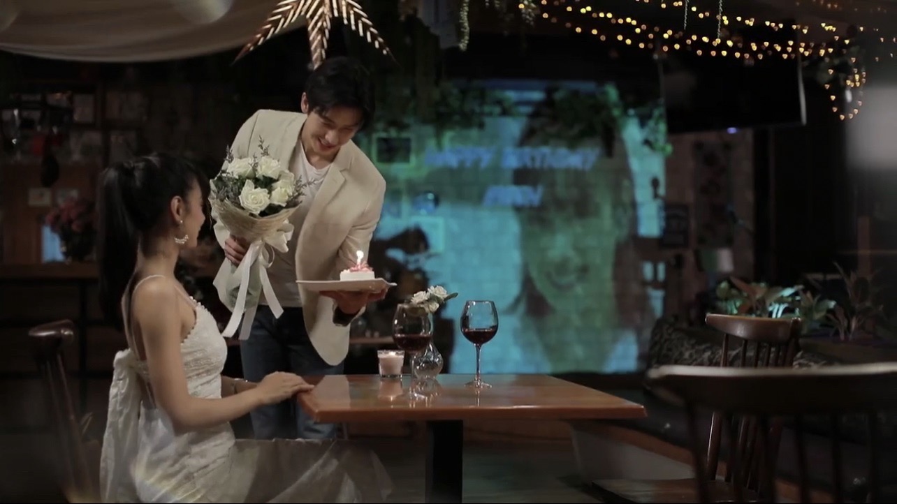ร้ายจริงนะเรา พอร์ช ยกเค้กก้อนโตโชว์ความเหนือกว่าข่ม พุฒ เซอร์ไพรส์วันเกิด แซมมี่  ใน CLUB FRIDAY THE SERIES
