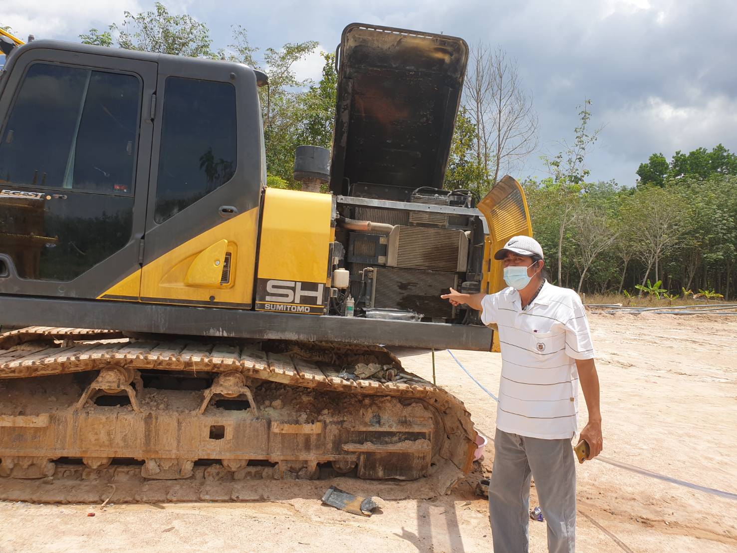 คนร้ายลอบวางเพลิงรถแม็คโคร วอนจี้ตำรวจจับกุมคนร้ายมาดำเนินคดี