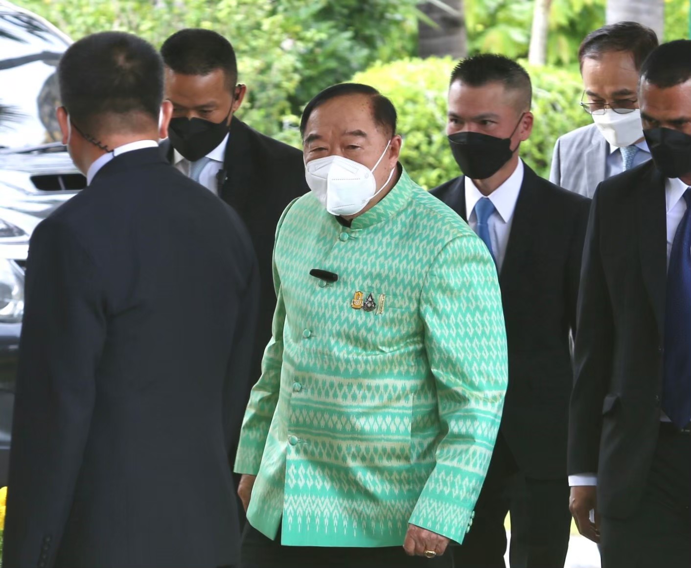 "บิ๊กป้อม" การันตีคนไทยได้ดูบอลโลกแน่ใช้งบ กสทช.