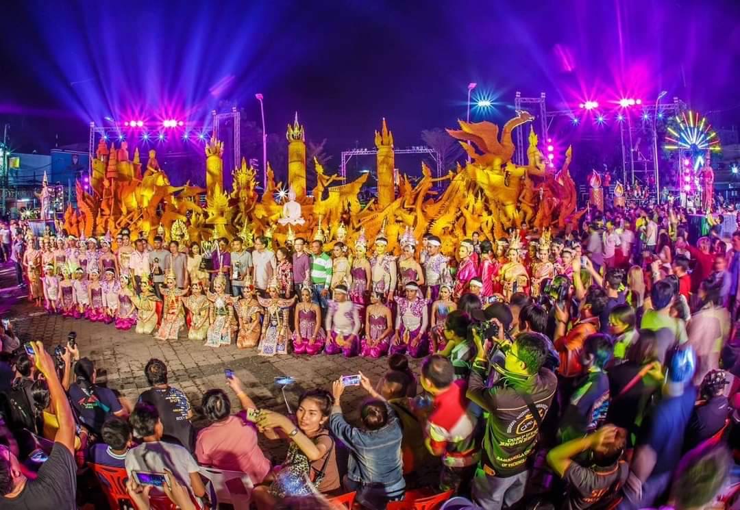 สุดยิ่งใหญ่ตระการตา แสงเทียนแห่งศรัทธา แห่เทียนพรรษาเมืองโคราช
