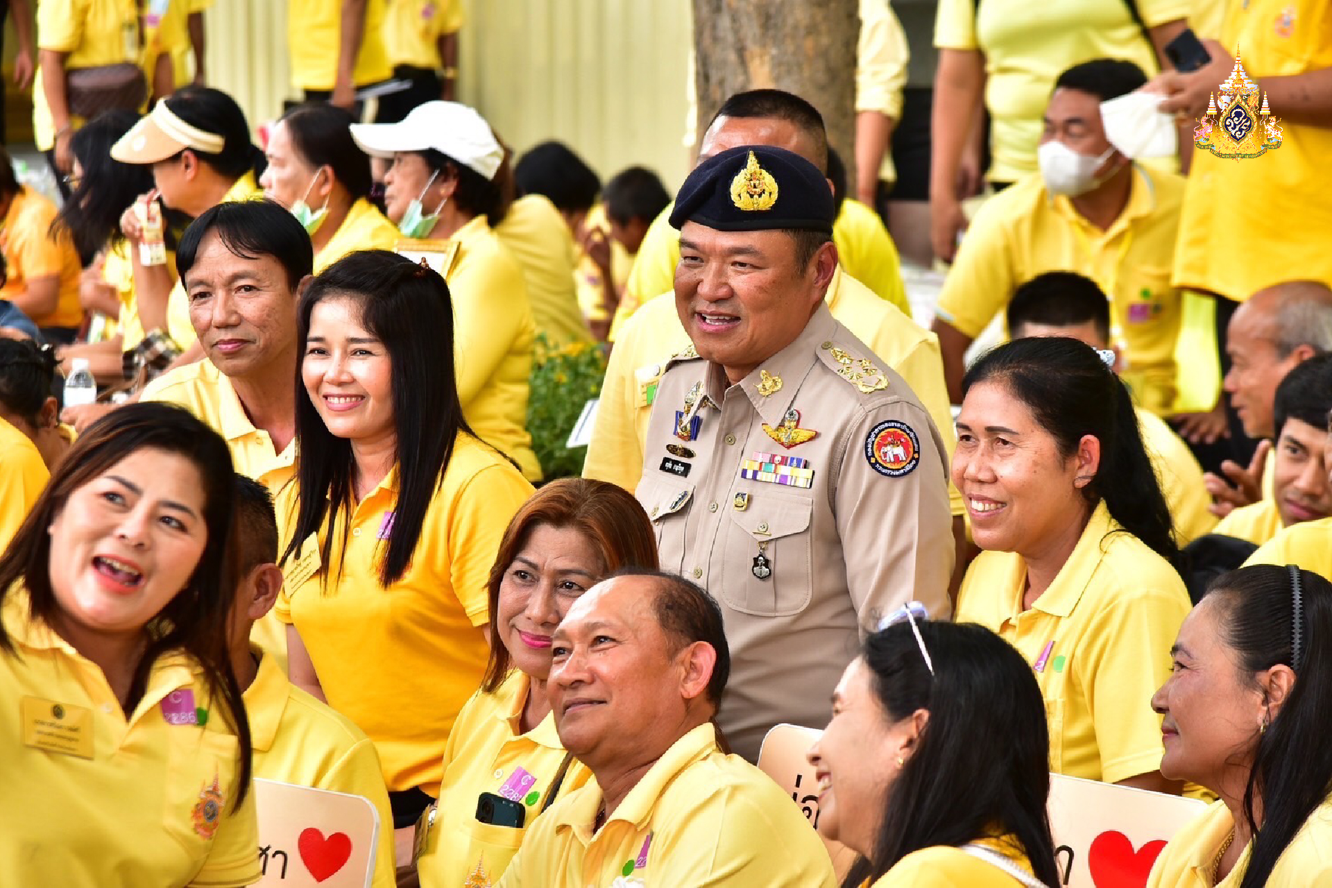 “อนุทิน” ให้กำลังใจพร้อมอำนวยความสะดวกประชาชนที่มาร่วมรับเสด็จ พระบาทสมเด็จพระเจ้าอยู่หัว
