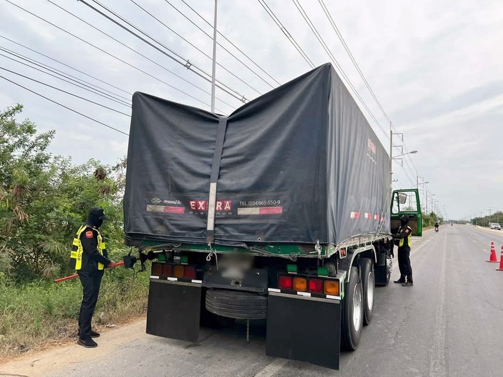 ขนส่งจังหวัดอ่างทอง ตรวจสอบเข้มรถควันดำเกินเกณฑ์