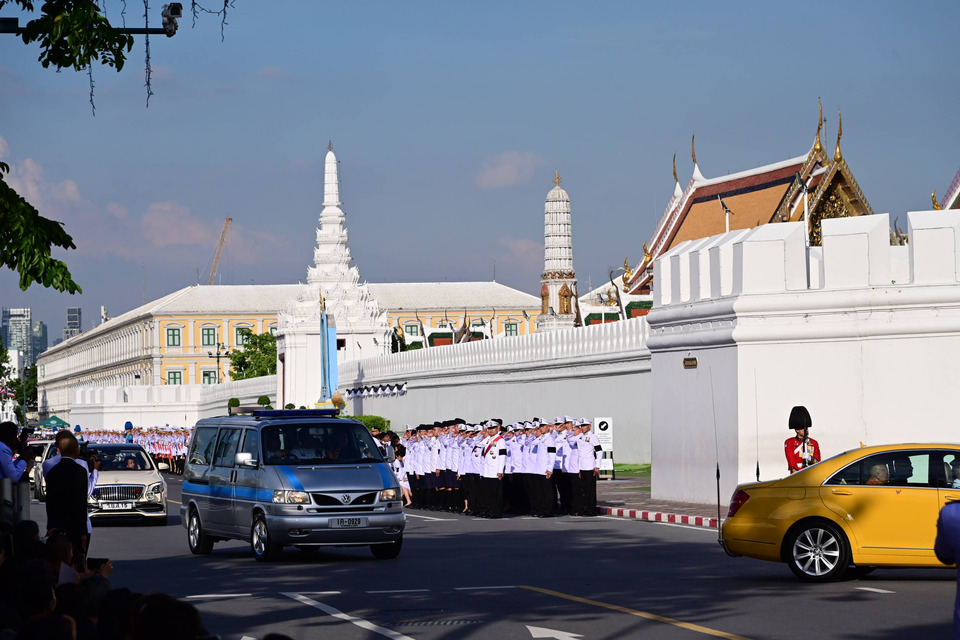ปลัดกทม.พร้อมข้าราชการ และพสกนิกรร่วมเฝ้าฯ ส่งเสด็จ ขบวนพระศพ "เจ้าฟ้าพัชรกิติยาภาฯ" 