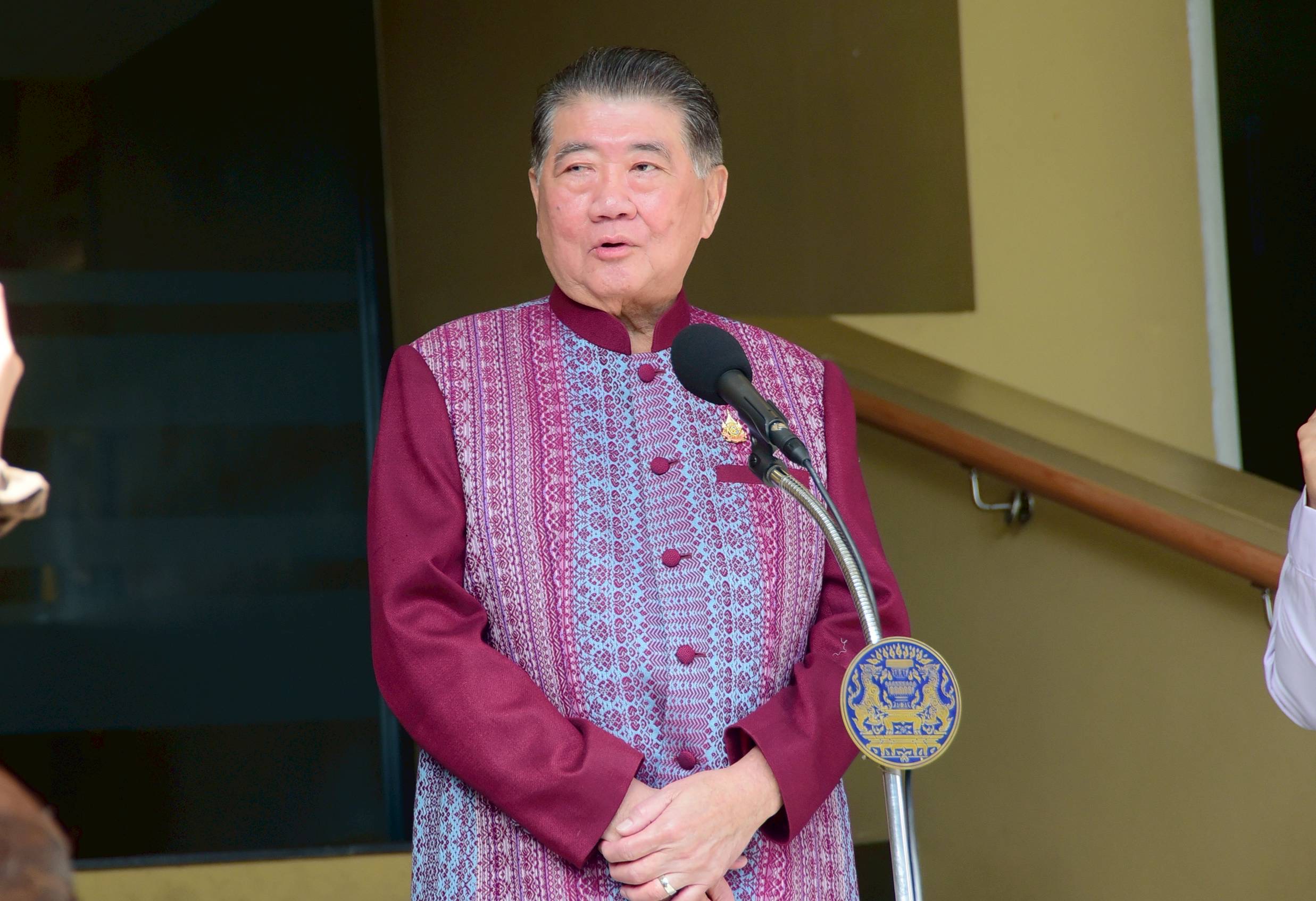 “ภูมิธรรม” ย้ำ “นายกฯ” คุย “อนุทิน“ ไม่มีปรับ ครม. ส่วนข่าวขอคืน ”มหาดไทย“ ไม่ทราบ ชี้ผลโพลอยากปรับ “กลาโหม” ไม่มีปัญหา