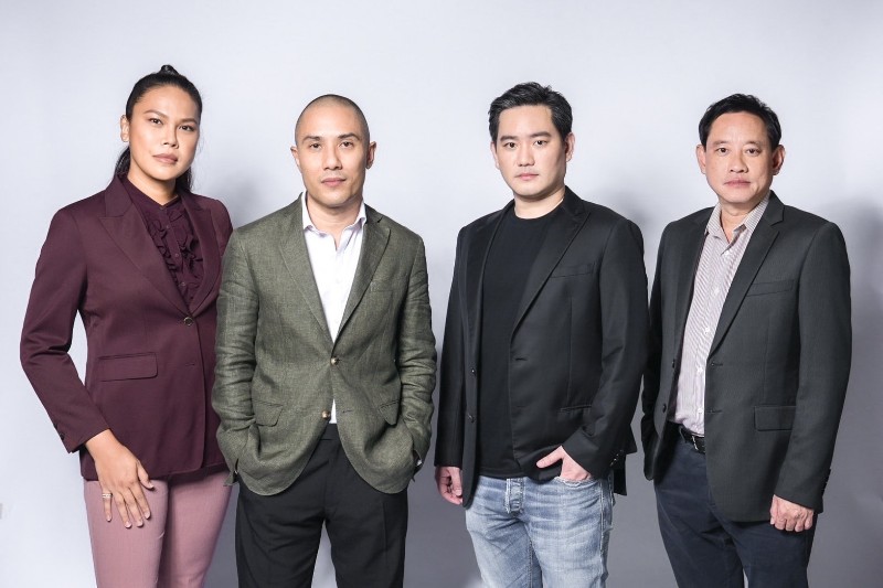 เปิดตัวกลุ่ม "รวมไทย ยูไนเต็ด" รวมคนหลากอาชีพ ลั่นทำการเมืองใหม่ ยันไม่ไดไม่มีนายทุนนายห้างหนุน 