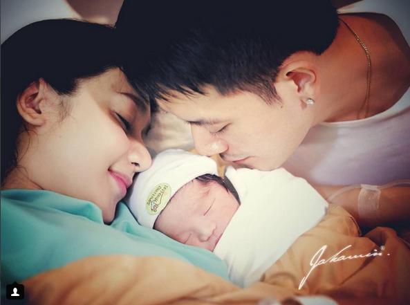 คุณแม่คนสวย "เนย โชติกา" คลอดแล้วแฟนๆแห่ยินดี