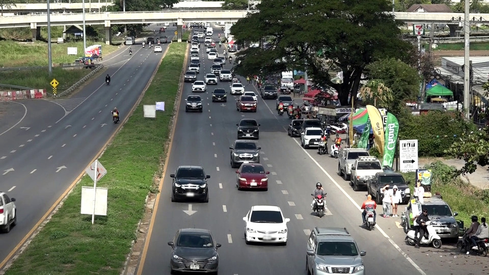 รถติดยาว! ถนนธนะรัชต์–มิตรภาพแน่น นักท่องเที่ยวแห่กลับกรุงเทพฯ หลังเที่ยวเขาใหญ่–บิ๊กเมาเท่น