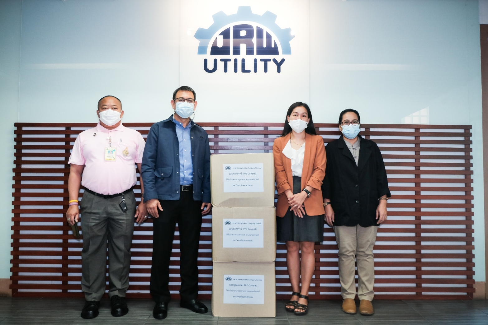 “JR” มอบชุดป้องกันเชื้อส่วนบุคคล (PPE) จำนวน 100 ชุด ให้กับมหาวิทยาลัยมหาสารคาม    