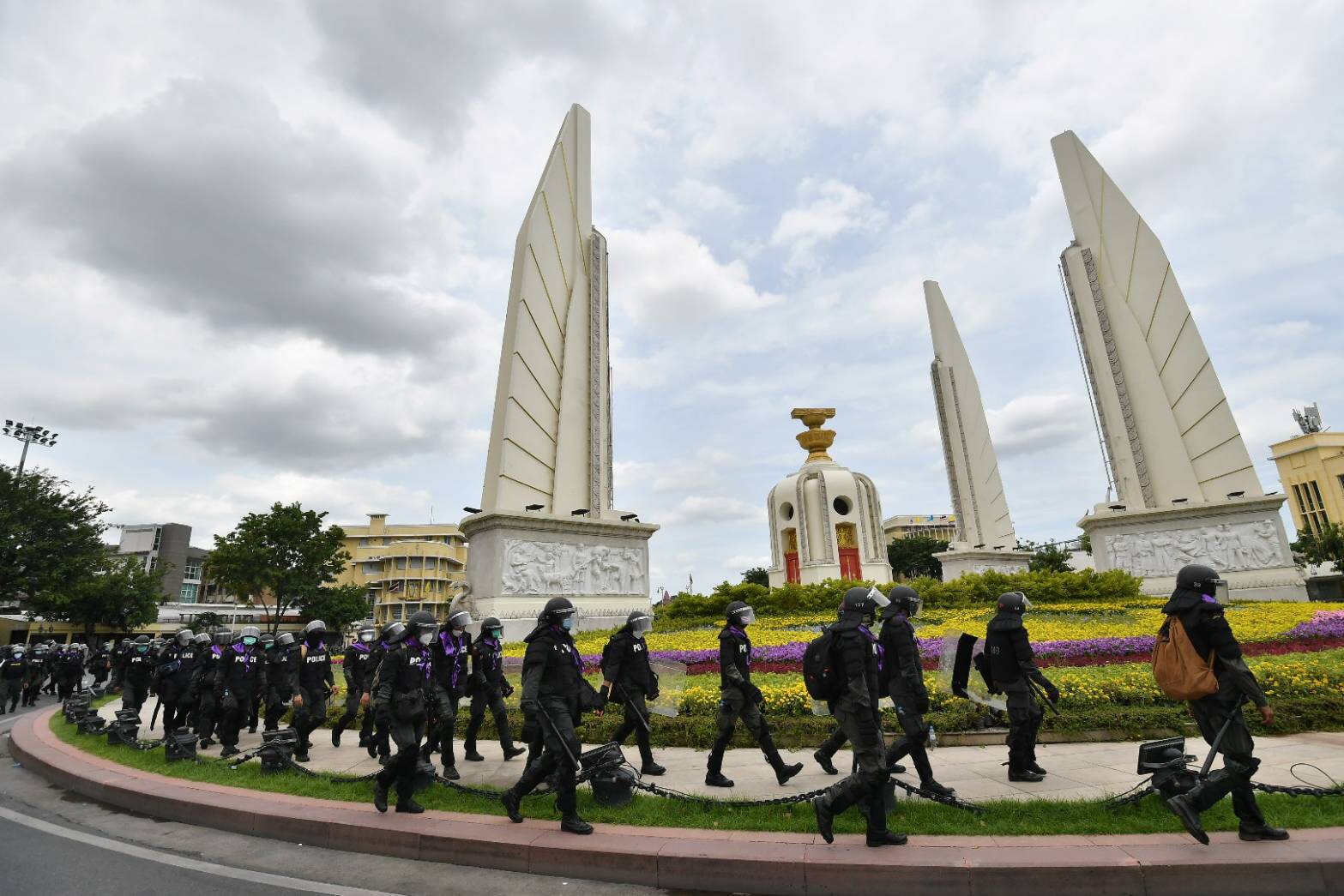 บรรยากาศม็อบและเจ้าหน้าที่ตามจุดต่างๆที่ถนนราชดำเนิน